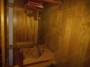 Puppenhaus aus massivem Holz Bild 2