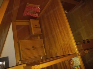 Puppenhaus aus massivem Holz Bild 3