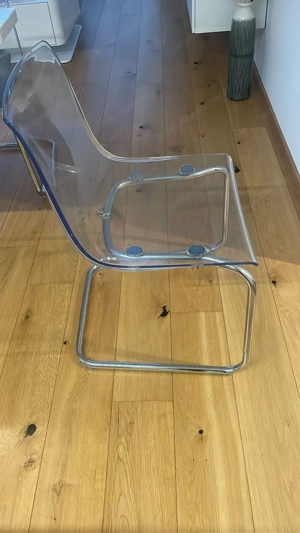 Transparente Stühle Bild 4