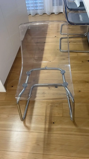 Transparente Stühle Bild 3