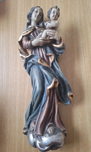 Mutter Gottes aus Holz