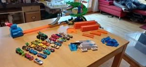 Hotwheels mit Zubehör Bild 4