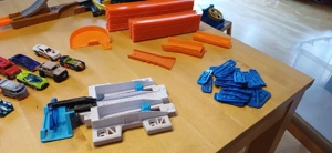 Hotwheels mit Zubehör Bild 2