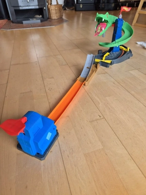 Hotwheels mit Zubehör Bild 5