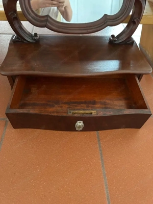 brauner Schminktisch Bild 2