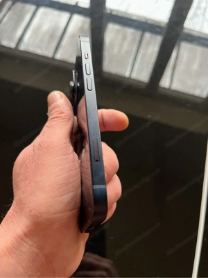 iPhone 14 in Midnight Bild 9