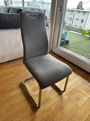 Tisch mit 4 Stühlen Bild 2