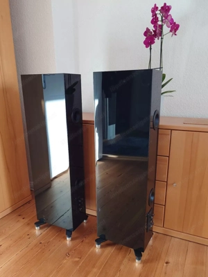 KEF R5 Standlautsprecher Hochglanz Schwarz Bild 3
