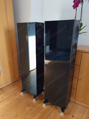 KEF R5 Standlautsprecher Hochglanz Schwarz Bild 4