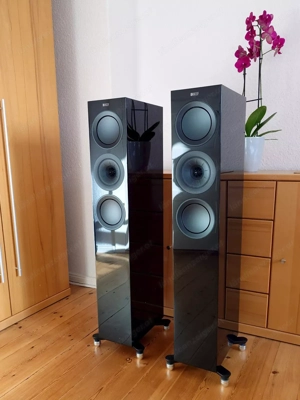 KEF R5 Standlautsprecher Hochglanz Schwarz