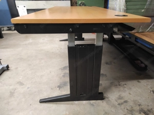 Schreibtisch   Arbeitstisch Bild 3