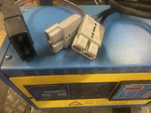 Oerlikon Ladegerät 24V 40A Bild 3