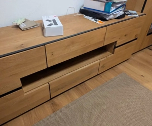 Linea Natura Lowboard + Wandregal aus Eiche Bild 2