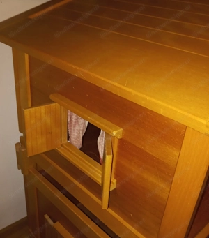 Puppenhaus aus massivem Holz Bild 6