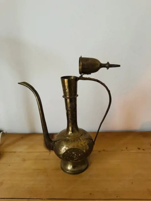 Messingvase-bzw. Messing-Giesskanne Bild 2