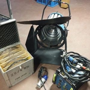 Arrisun M-series 2,5 4kW HMI Lampenkopf Bild 2