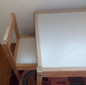 Kindertisch mit stühlen