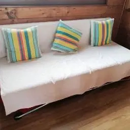 Chouch, Mit liege Funktion.Farbe rot und eine Wohnzimmer Garniture Bild 3