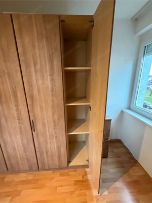 Kleiderschrank Bild 3