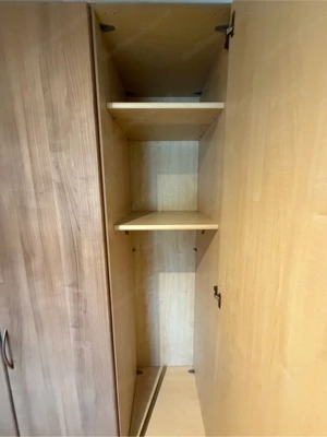 Kleiderschrank Bild 2