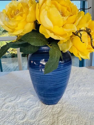 Blumenvase aus Porzellan Bild 2