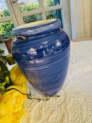 Blumenvase aus Porzellan Bild 3