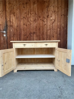 Hergerichtete Kommode Bild 2