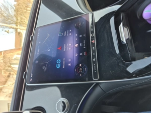 Mercedes Benz EQE 300 AHK EZ 06 2025 Bild 4