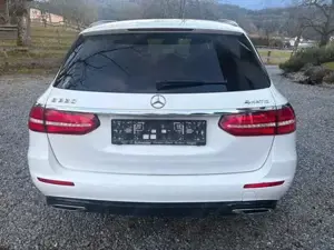 Mercedes E220d 4 matic AHK  Bild 3