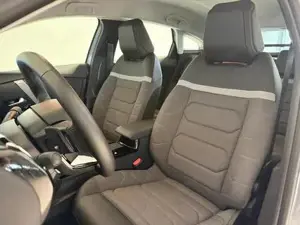  C4 1.2 PureTech 130 Plus 96kW (131PS) Klimaautom... Bild 9