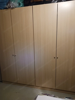 2 guterhaltene Kleiderschränke wegen Umzug gratis abzugeben