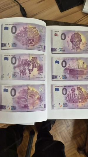 Münzen und 0 Euro scheine Bild 9