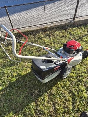 Honda Rasenmäher mit Antrieb  Bild 4