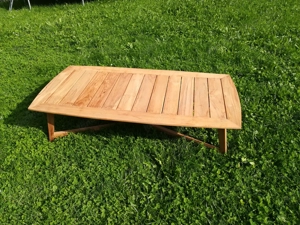 Loungetisch aus Holz