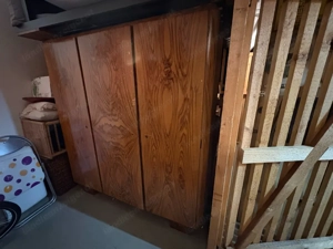 Alter Schrank zu verschenken