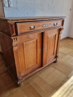 alte Vitrine  Bild 2