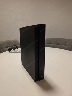XBox One X Bild 2