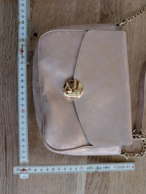 Elegante Umhängetasche in Nude Rosé mit Gold-Details Bild 5