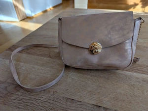 Elegante Umhängetasche in Nude Rosé mit Gold-Details Bild 3