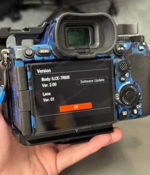 Ich verkaufe meine Sony a7R V mit nur 1846 Auslösungen und umfangreichem Zubehör. Bild 2
