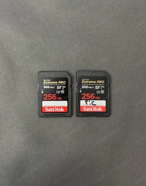 Ich verkaufe meine Sony a7R V mit nur 1846 Auslösungen und umfangreichem Zubehör. Bild 4