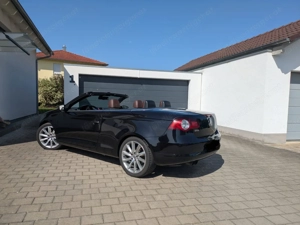 Verkaufe gepflegten VW Eos   schwarzes Cabrio Sonder Edition Bild 2