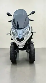 Piaggio MP3 300 Roller, B-Führerschein! Bild 3