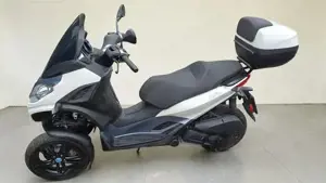 Piaggio MP3 300 Roller, B-Führerschein! Bild 2