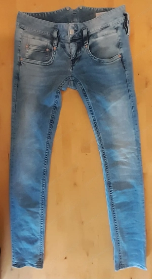 verkaufe 2 coole Herrlicher Jeans - Pitch Slim - Damen  Bild 6