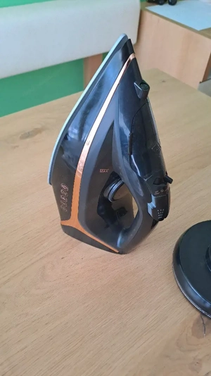 Neües Damfbügleisen zu verkaufen nur Telefonisch erreichbar 0650 7104126 Danke  Bild 2