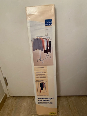 Kleiderwagen aus Metall