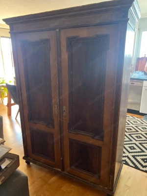Alter Echtholz-Schrank - gebraucht, mit Charakter