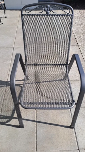 4 Gartenstühle mit Auflage zu verkaufen  Bild 2