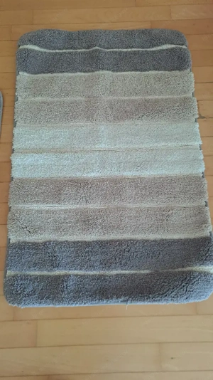 Neuer Bad Teppich Größe 90x60 60x40 zu verkaufen nur Telefonisch erreichbar 0650 7104126 Danke  Bild 2